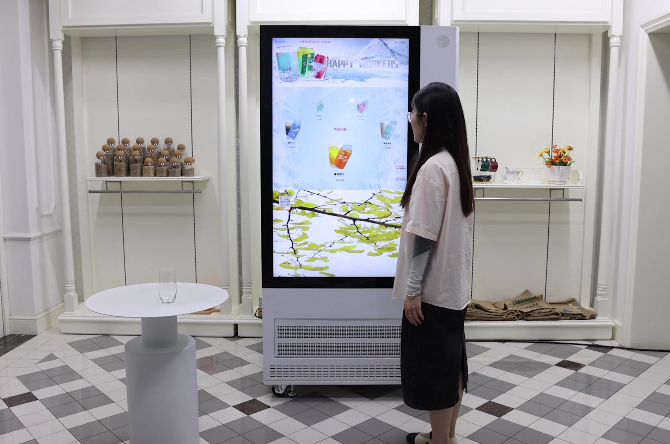 寧波樂(lè)仝 24小時(shí)無(wú)人全自動(dòng)雪花飲料售貨機(jī)，引領(lǐng)智慧零售新體驗(yàn)